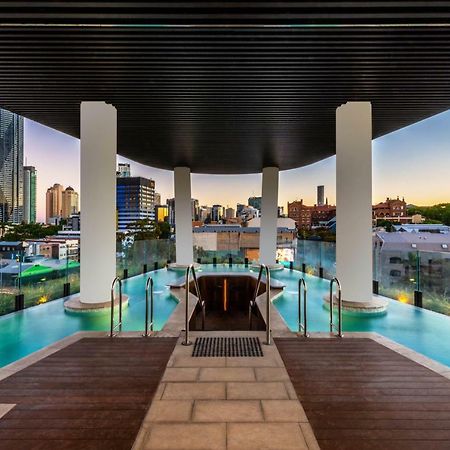 Fv By Peppers Aparthotel Brisbane Ngoại thất bức ảnh The pool at the rooftop of the Emporium South Bank