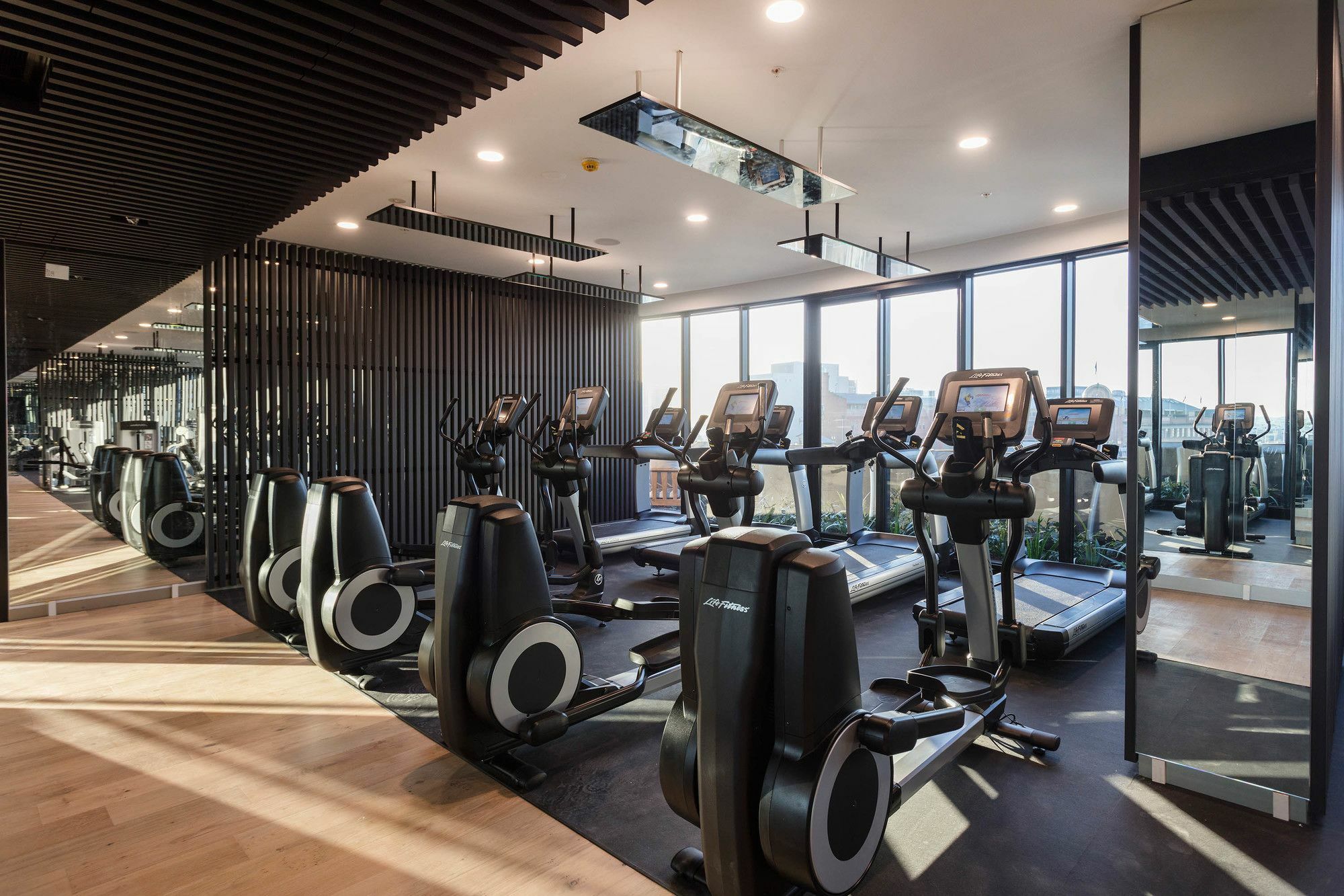 Fv By Peppers Aparthotel Brisbane Ngoại thất bức ảnh The gym at The Standard East Village