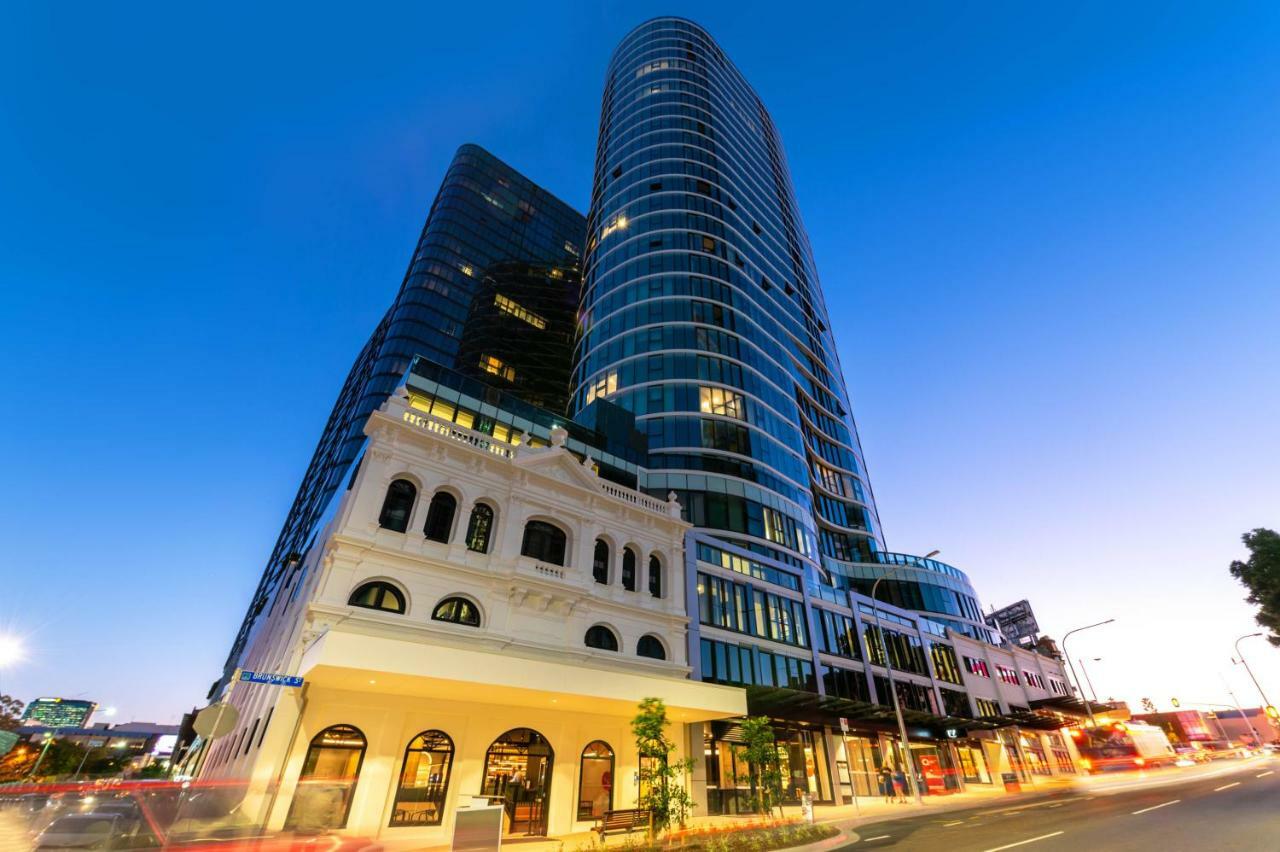 Fv By Peppers Aparthotel Brisbane Ngoại thất bức ảnh The hotel at night