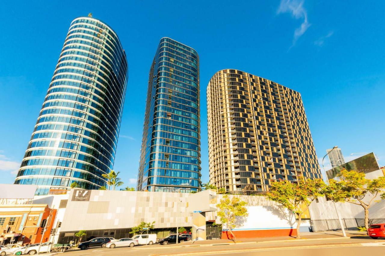 Fv By Peppers Aparthotel Brisbane Ngoại thất bức ảnh The three towers of the complex